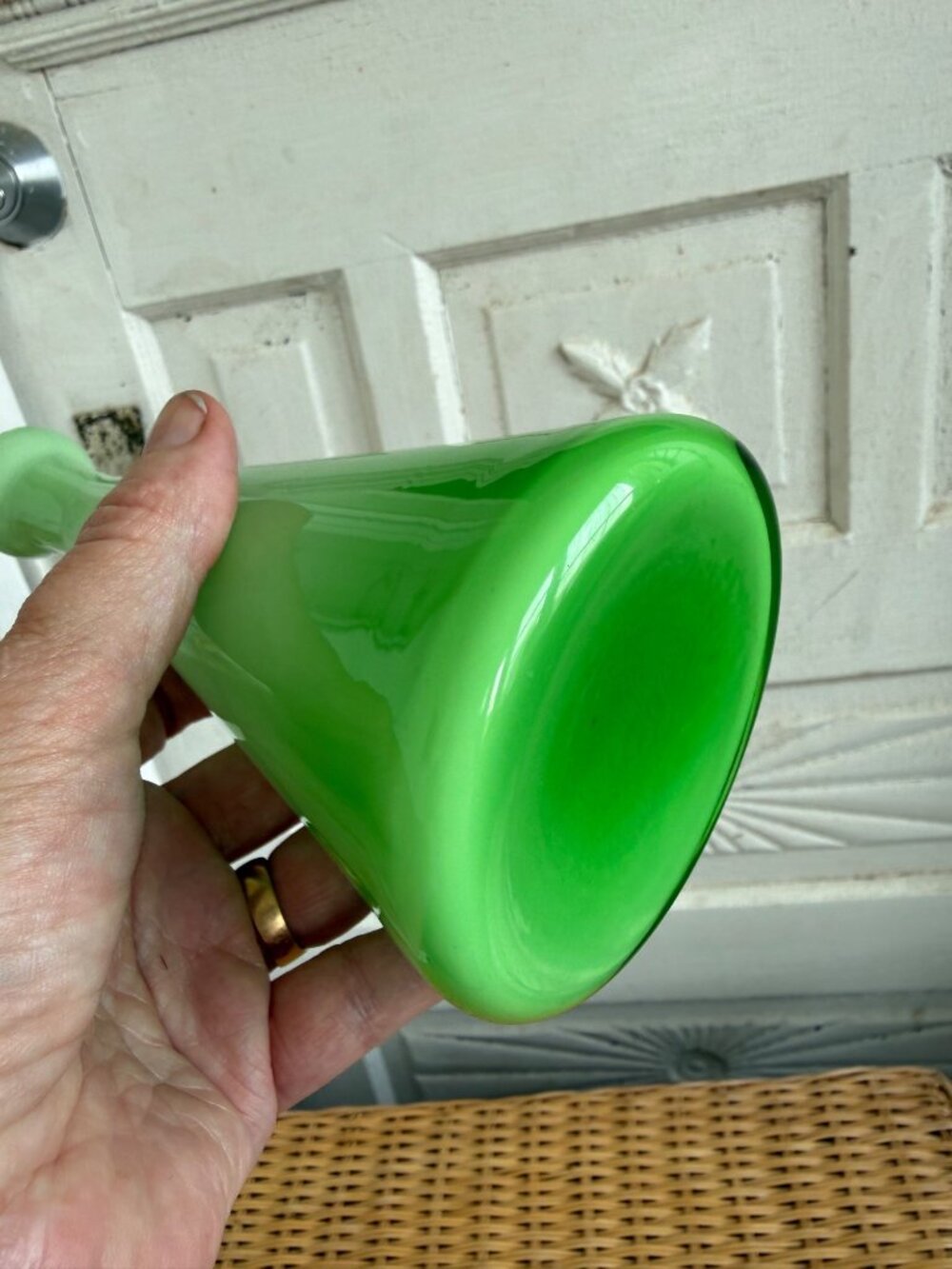 Vintage MCM Art Glass Encased White and Jadite Green Gradiant Bud Vase 7" - Picture 4 of 6